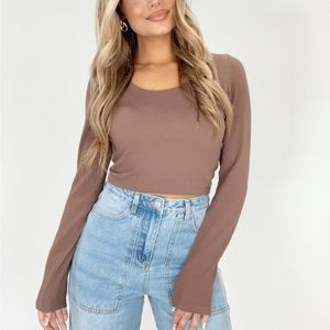 BROWN SCOOP NECK LONG SLEEVE CROP TOP